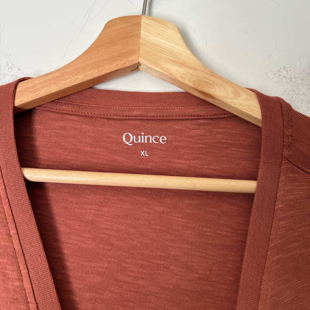 Quince 100% Organic Cotton Slub V Neck Tee in Rose Powder Basic Neutral - Picture 3 of 8